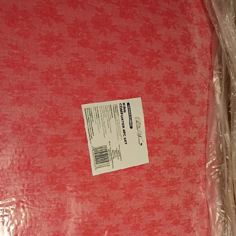 The Pioneer Woman Coral Tossed Floral Comforter
